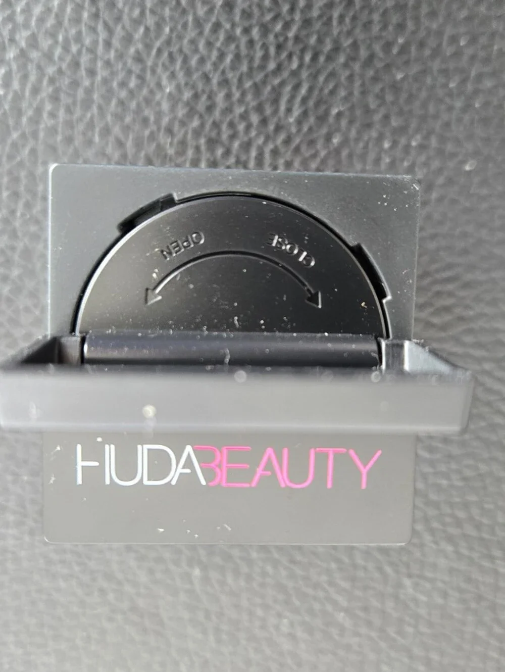 HUDA BEAUTY portable huda